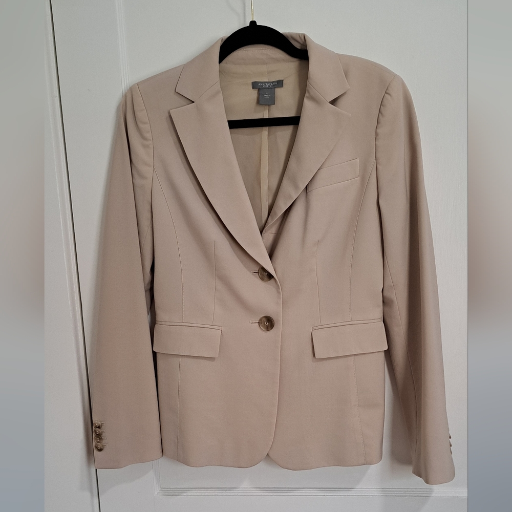Ann Taylor Tailored Fit Blazer – Women’s Size 4 (Cream / Beige)